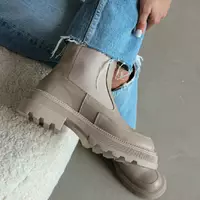 Стильні жіночі черевики на хутрі