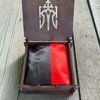 Прапор УПА 140х90см в сувенірній дерев'яній коробці шкатулці з вирізом національного гербу нашої країни